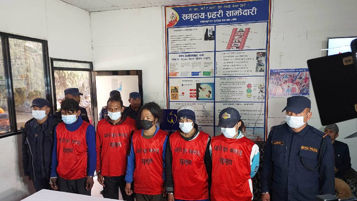 प्रहरीको गाडीमा आगजनी तथा तोडफोड गरेको आरोपमा ६ जना पक्राउ